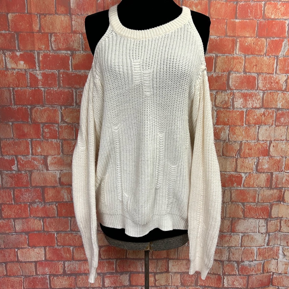 Wylde Hart‎ Cold-Shoulder Distressed Look Sweater